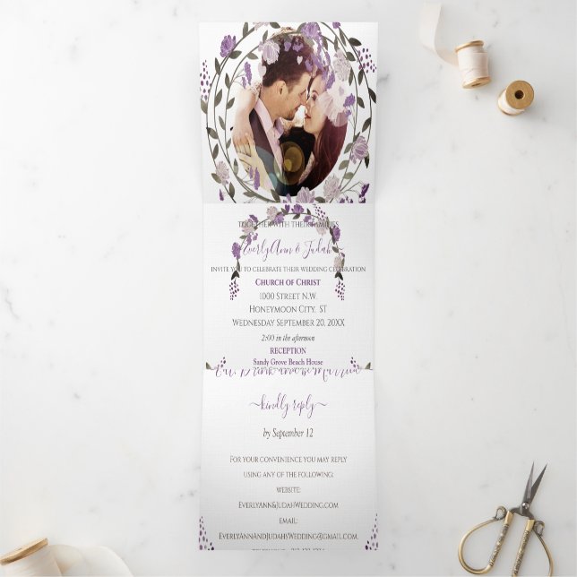 Invitación Tríptica Dusty Purple Peony Floral Wreath Boda (Interior)