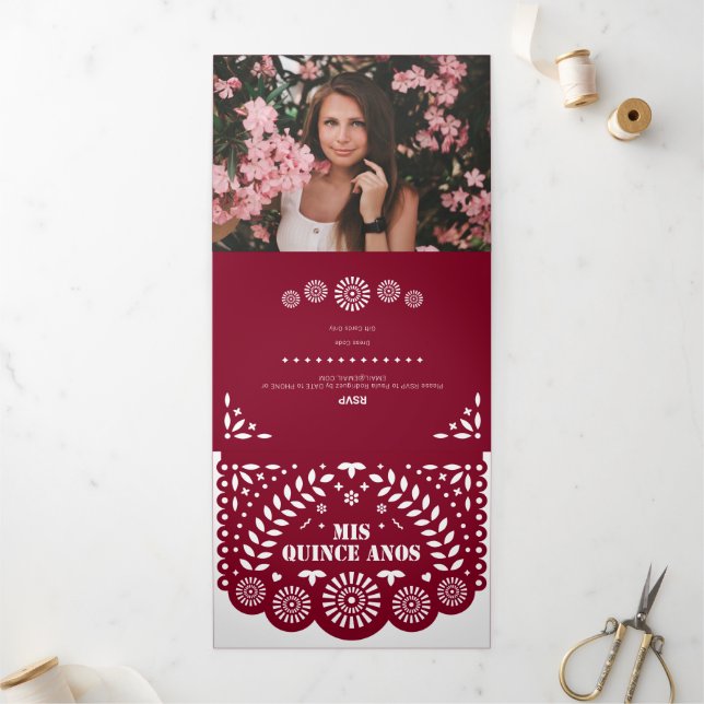 Invitación Tríptica El papel de Borgoña picado mis cinco años (Exterior)