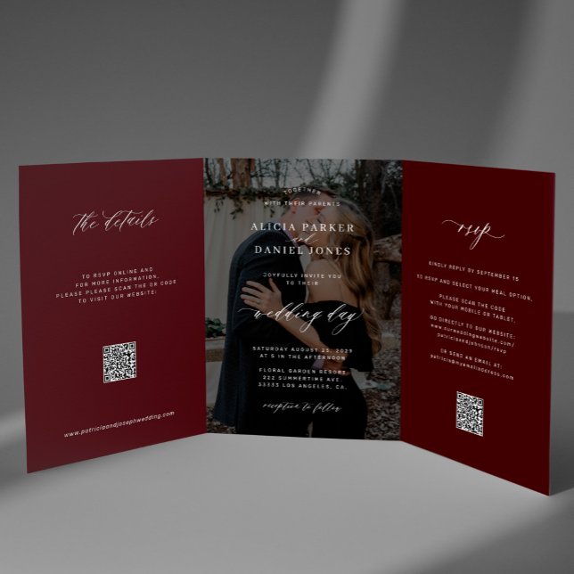 Invitación Tríptica Elegant photo burgundy wedding RSVP details QR (Subido por el creador)