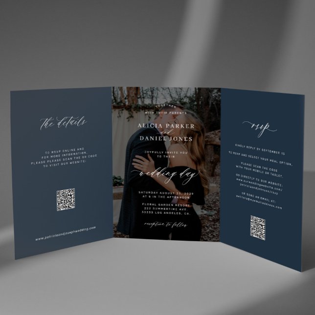 Invitación Tríptica Elegant photo navy blue wedding RSVP details QR (Subido por el creador)