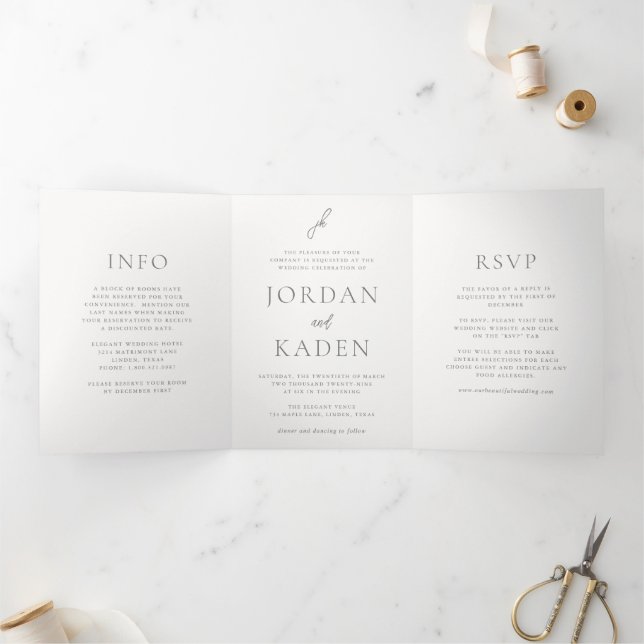 Invitación Tríptica Elegante Boda de Monograma con Guión Gris (Interior)