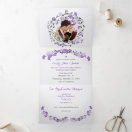Invitación Tríptica Elegante Boda floral de peones púrpura