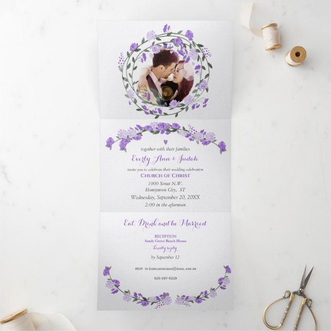 Invitación Tríptica Elegante Boda floral de peones púrpura (Interior)