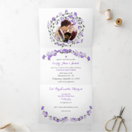 Invitación Tríptica Elegante Boda Floral de Peonía Púrpura