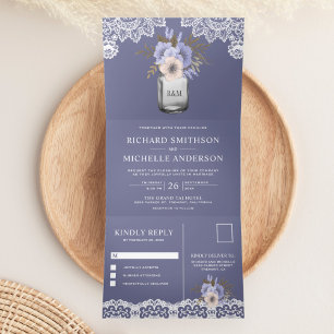 Invitación Tríptica Elegante Jarrón de Flores Polvorientas Violetas Bo