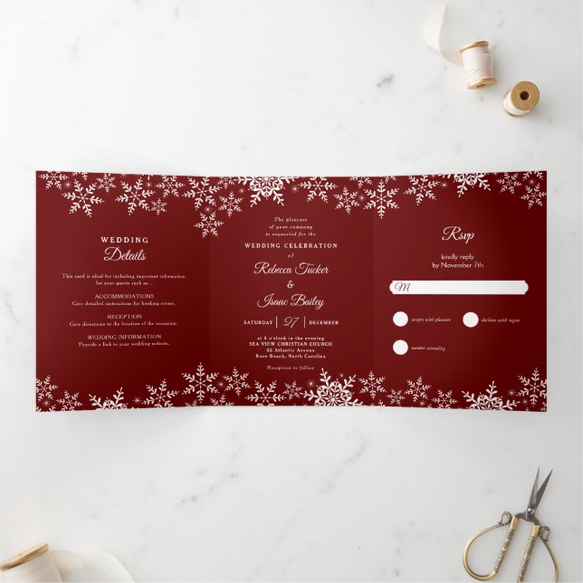Invitación Tríptica Elegantes copos de nieve Navidades rojos Boda de I (Interior)