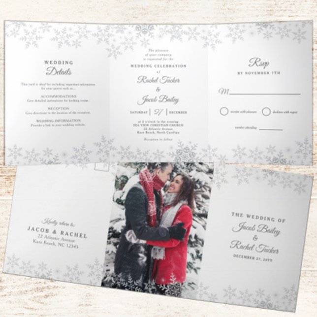 Invitación Tríptica Elegantes copos de nieve Silver y White Winter Wed (Subido por el creador)