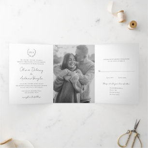 Invitación Tríptica Escudo de guirnalda monograma clásico matrimonio e