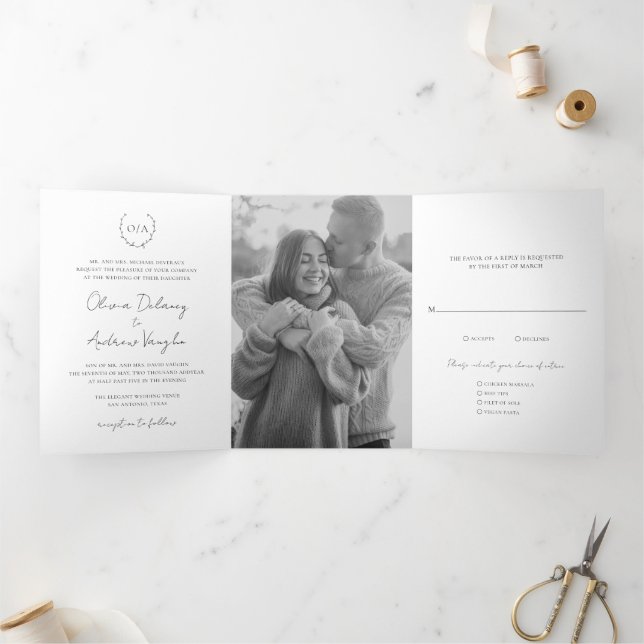 Invitación Tríptica Escudo de guirnalda monograma clásico matrimonio e (Interior)