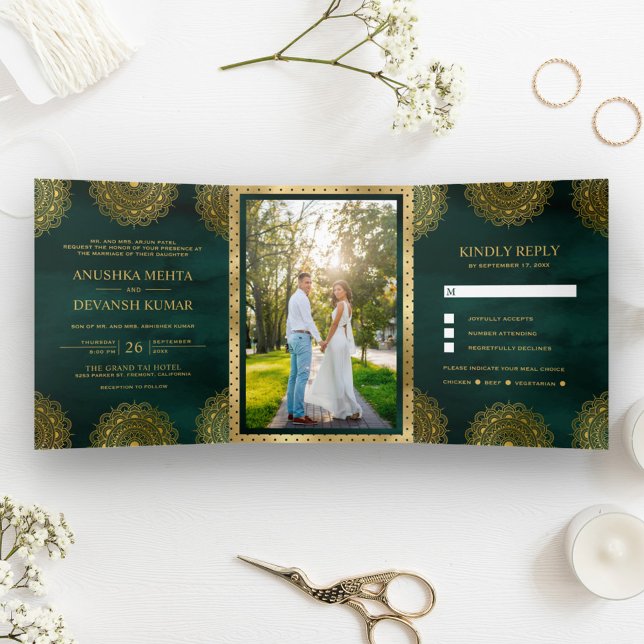 Invitación Tríptica Esmeralda y Dorado Mandala Asiático Boda India (Subido por el creador)