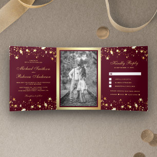 Invitación Tríptica Estrellas de Papel de Oro Confeti Borgoña Boda