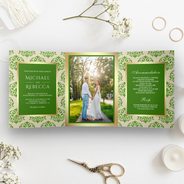 Invitación Tríptica Faux Relieve metalizado dorado Green Damask Weddin (Subido por el creador)