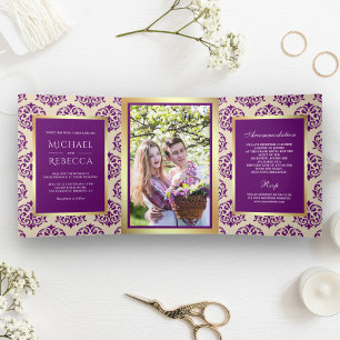 Invitación Tríptica Faux Relieve metalizado dorado Purple Damask Weddi
