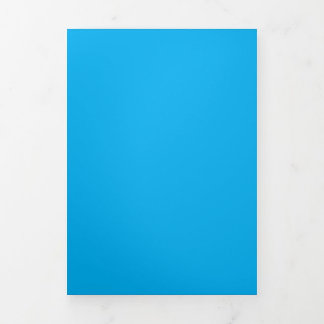 Invitación Tríptica Fondo azul cyan sólido | Estilo mínimo de verano (Foto de portada)