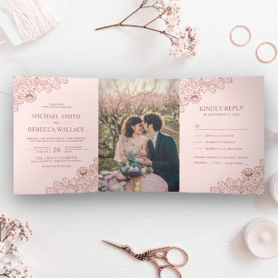 Invitación Tríptica Foto de Boda de encaje dorado rosa y Rosa de Rubor