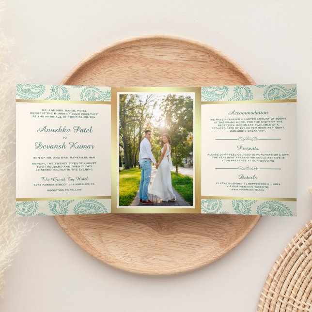Invitación Tríptica Foto de Boda de estilo indio verde azulado y Gold  (Subido por el creador)
