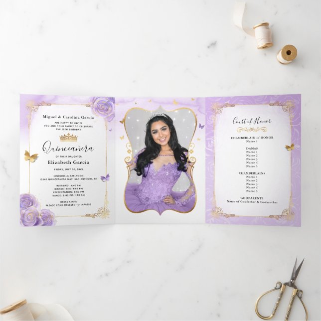 Invitación Tríptica Foto Española de luz morada y quinceanera dorada (Interior)