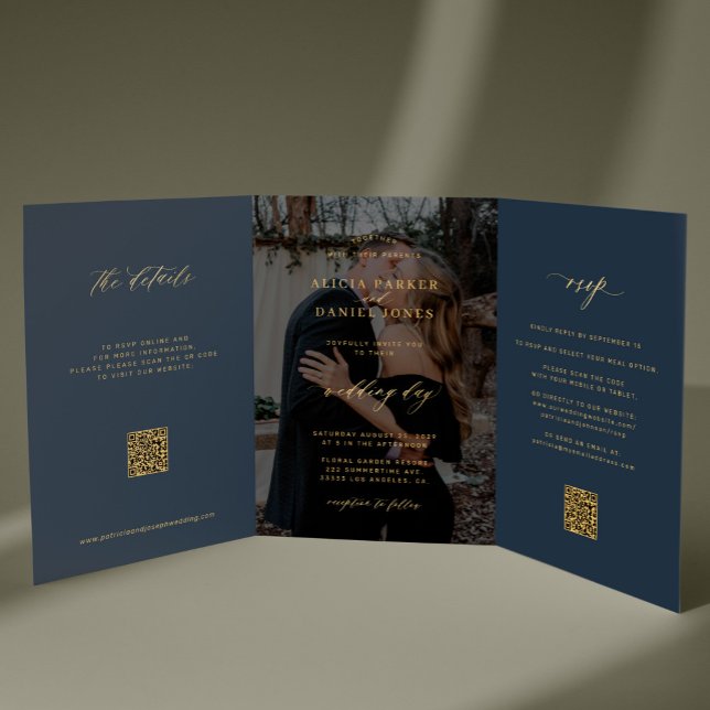 Invitación Tríptica Gold navy blue photo wedding RSVP details QR code  (Subido por el creador)