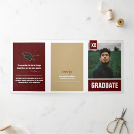 Invitación Tríptica Graduación fotográfica maroon moderna texturizada