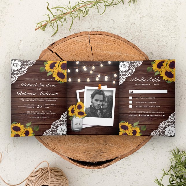 Invitación Tríptica Luces de Cuerda de Girasoles de Encaje de Madera R (Subido por el creador)