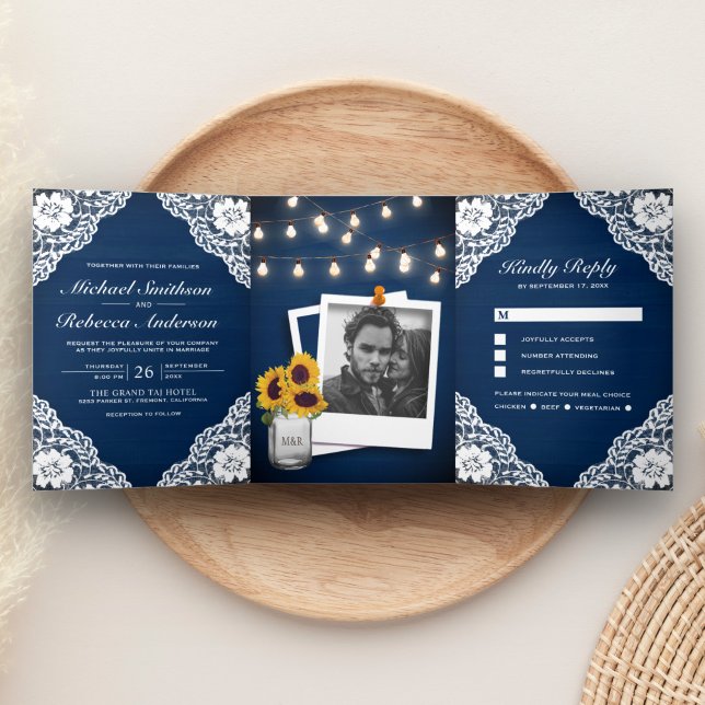 Invitación Tríptica Luces de Cuerda de Madera Rústica Azul Marino para (Subido por el creador)