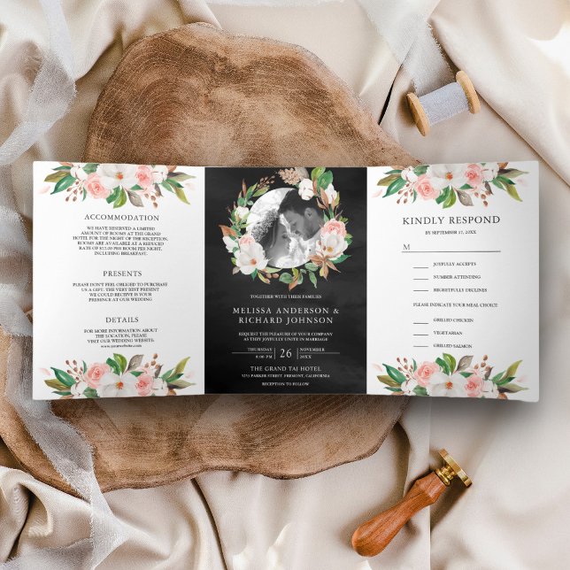 Invitación Tríptica Magnolia Rubor Pink Floral Wreath Black Boda (Subido por el creador)