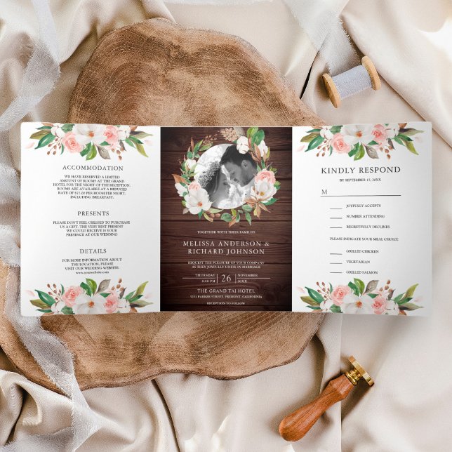 Invitación Tríptica Magnolia Rubor Pink Floral Wreath Boda (Subido por el creador)