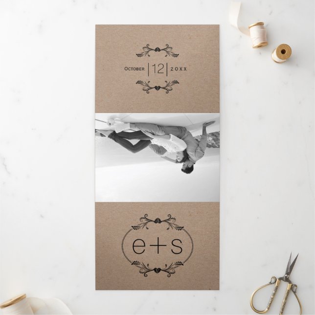 Invitación Tríptica Marco negro, iniciales monograma boda de papel kra (Exterior)