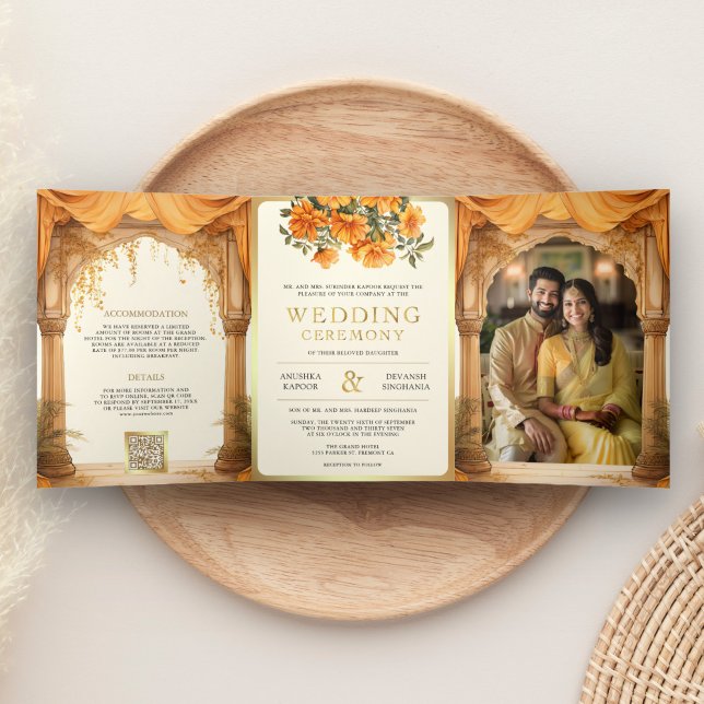 Invitación Tríptica Marigold Floral Yellow South Indian Mandap Boda (Subido por el creador)