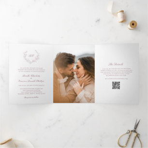 Invitación Tríptica Mauve Wreath Monograma Código QR Boda Elegante