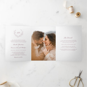Invitación Tríptica Mauve Wreath Monograma Elegante Boda