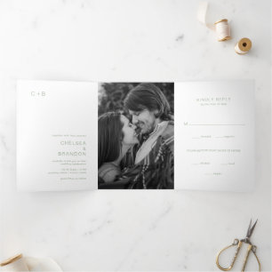 Invitación Tríptica Monograma verde mínimo de sabio Boda moderno