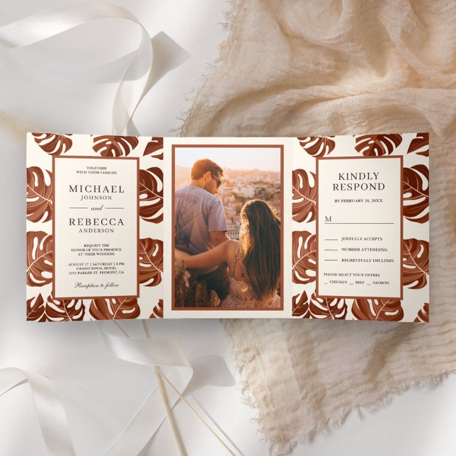 Invitación Tríptica Monstera de Marfil y Terracota deja matrimonio de  (Subido por el creador)