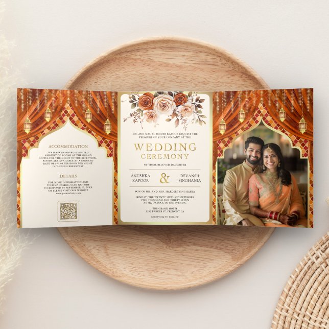 Invitación Tríptica Naranja quemado Cortina Floral Boda hindú (Subido por el creador)