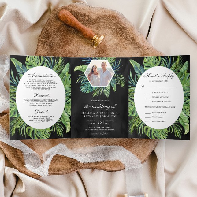 Invitación Tríptica Palm tropical de Monstera deja Boda negro (Subido por el creador)