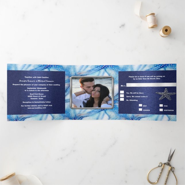 Invitación Tríptica Patrón de acuarela estelar parejas de playa (Interior)