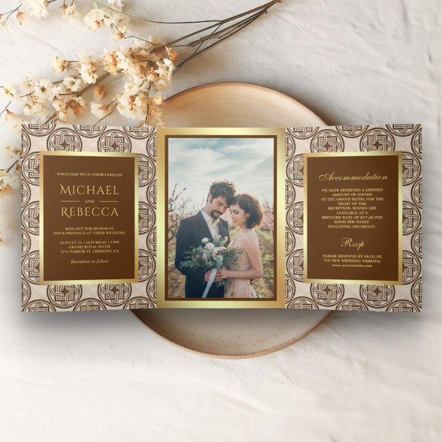 Invitación Tríptica Patrón de baldosas marrones con lámina de oro fals (Subido por el creador)