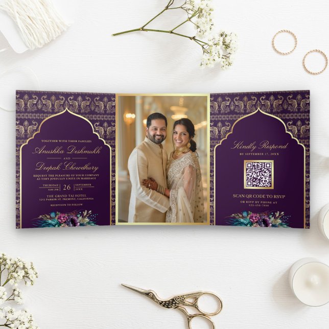 Invitación Tríptica Patrón de pavo real de oro Boda indio floral (Subido por el creador)