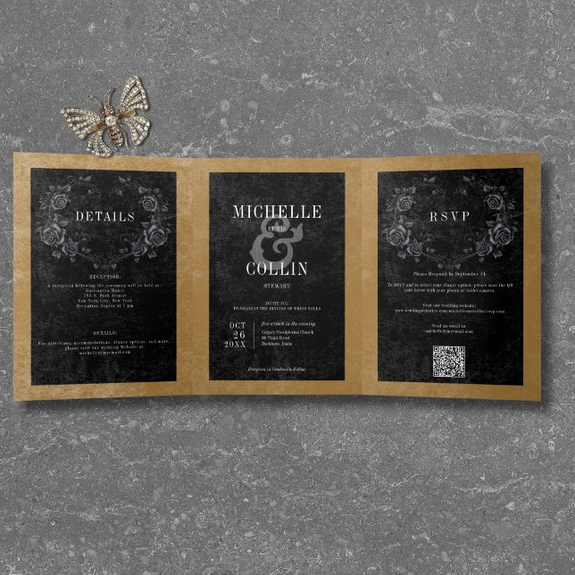 Invitación Tríptica Raven negro gótico y Rosas negros Boda de oro (Gothic Black Raven & Black Roses Gold Wedding Tri-Fold Invitation)