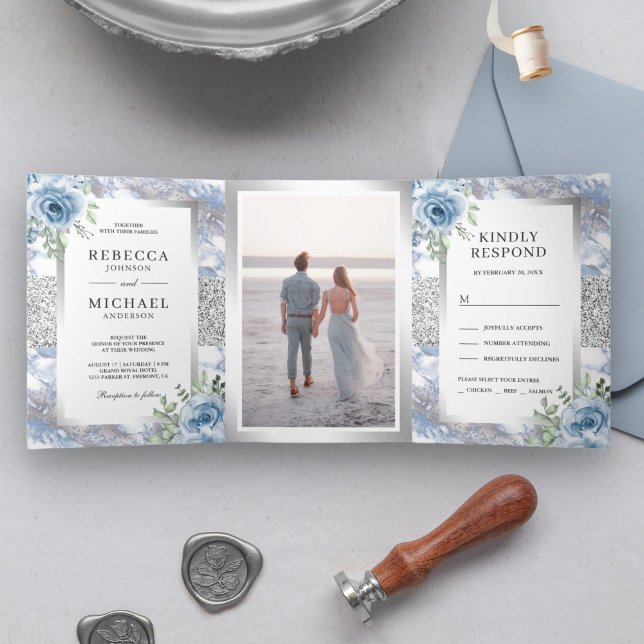 Invitación Tríptica Relieve metalizado plateado Dusty Blue Floral Marb (Subido por el creador)