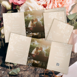 Invitación Tríptica Romantic Wedding Peonies Delicate Ivory