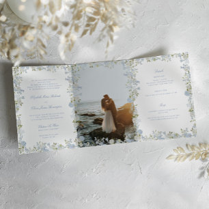 Invitación Tríptica Romántico Blando Azul Vintage Escudo Monograma Bod