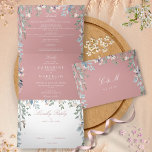 Invitación Tríptica Rosa Dusty Floral Flores Silvestres Boda de fotogr<br><div class="desc">Una elegante invitación a una boda triplemente multitudinaria con tu foto especial, iniciales de un monograma y una cascada de flores silvestres con follaje floral que encierran los detalles de tu boda sobre un polvoriento fondo de rosa. La invitación incluye los detalles de los invitados de la celebración y una...</div>