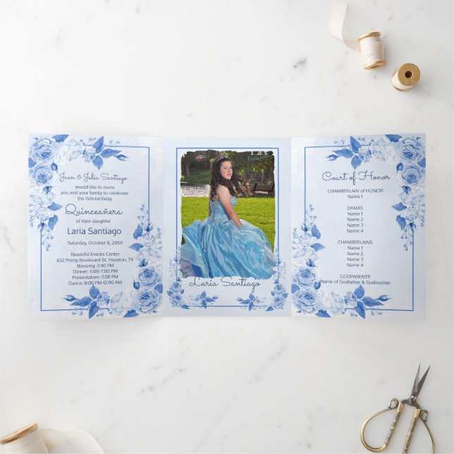 Invitación Tríptica Rosas azul claro de España Quinceanera (Interior)