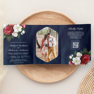 Invitación Tríptica Rosas rojas Magnolia blanca Código QR azul marino