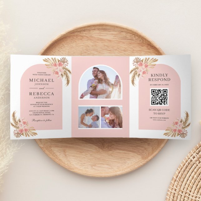 Invitación Tríptica Rosas rosadas sonrojadas Arco de Pampas Boho Códig (Subido por el creador)