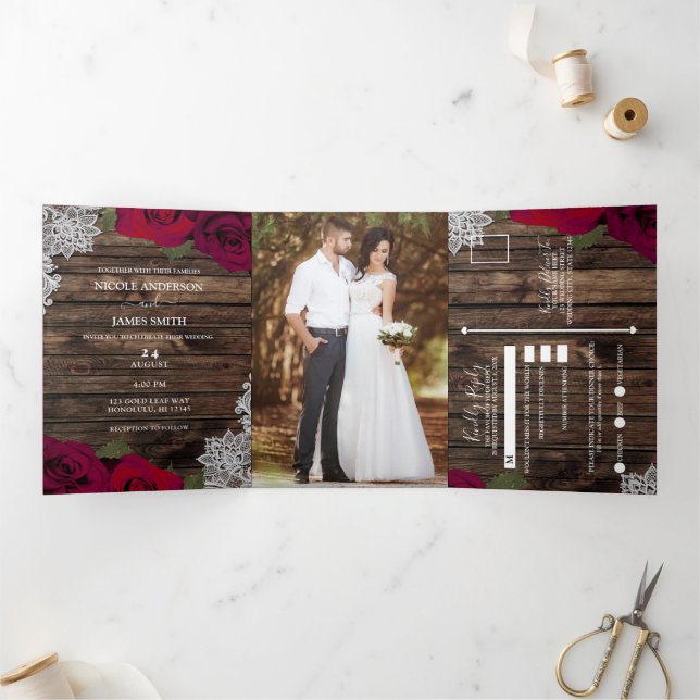 Invitación Tríptica Roses rojas y encaje elegantemente Boda de madera  (Interior)