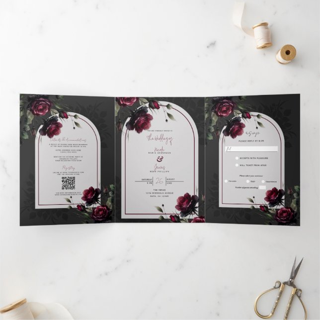 Invitación Tríptica Roses rojos burdeos Boda floral gris oscuro (Interior)