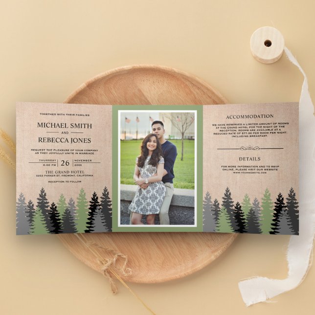 Invitación Tríptica Rústica burlap Pine Trees un Boda forestal fotográ (Subido por el creador)