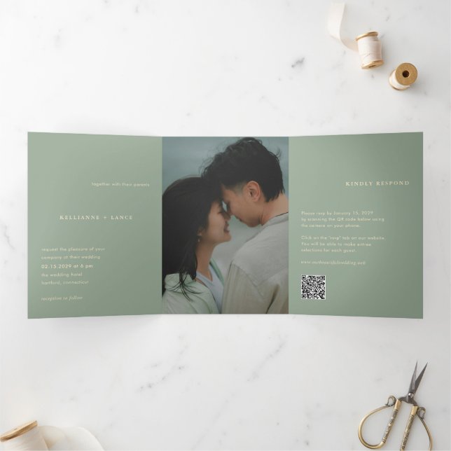 Invitación Tríptica Sage Green Simple Photo QR Code Modern Wedding (Interior)